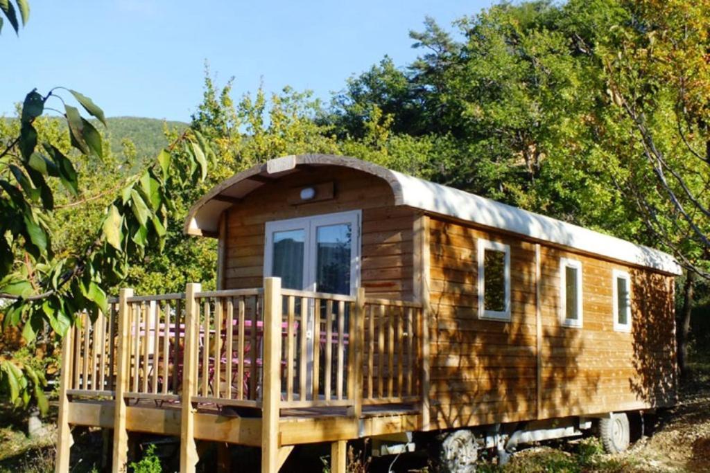 La Drugere - Gites Et Roulottes Nyons Quarto foto